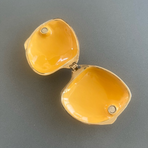 Shell Trinket Box w/ Rhinestones - Picture 3 of 4